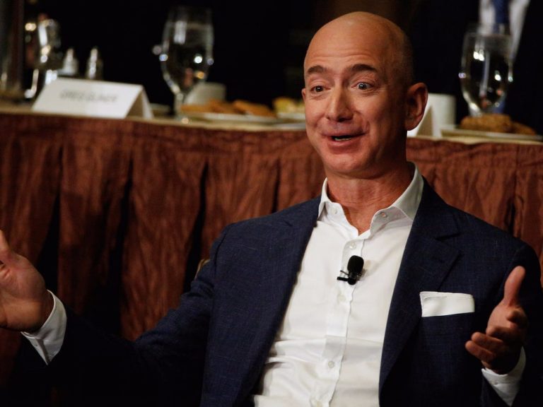 What Happened to Jeff Bezos eye ?